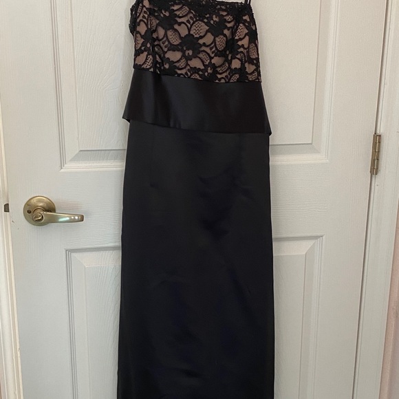 Ladies evening dress - Picture 2 of 2